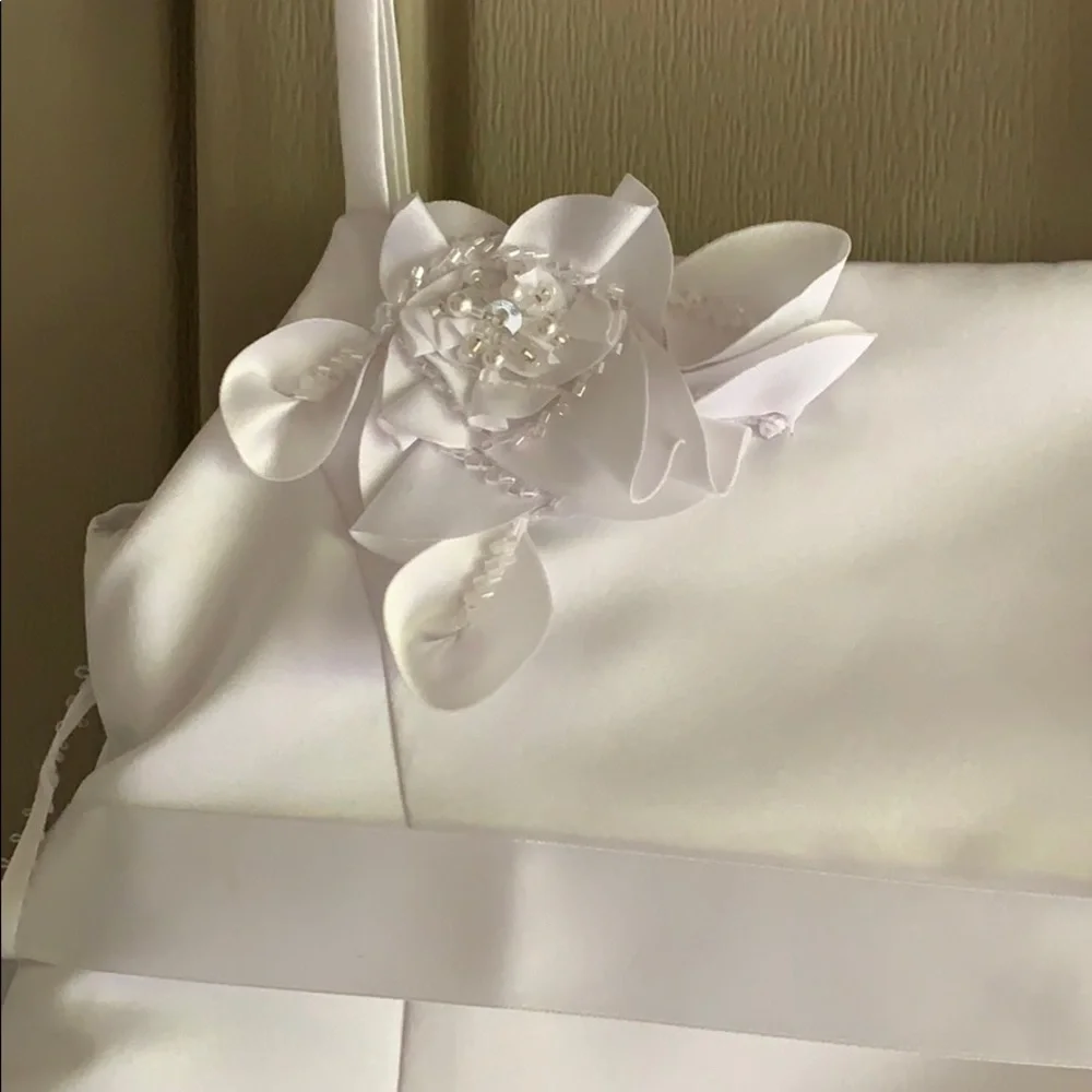 David’s Bridal White Sleeveless Flower Girl Dress size 4 - Picture 4 of 5
